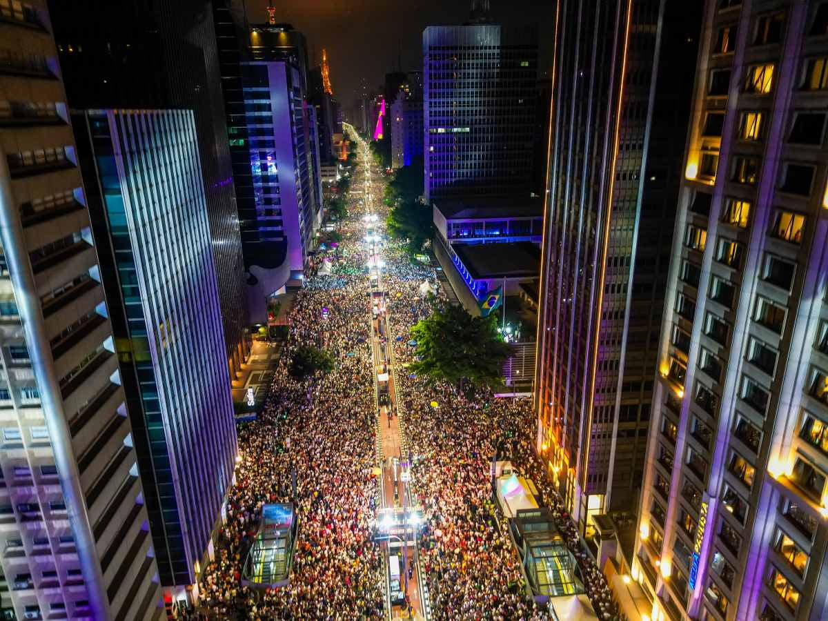 Foto colorida de Reveillon na Avenida Paulista - Metrópoles