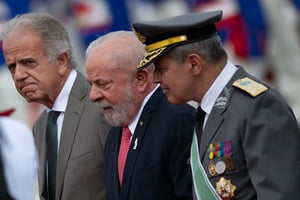 Lula com Tomás Paiva - Metrópoles