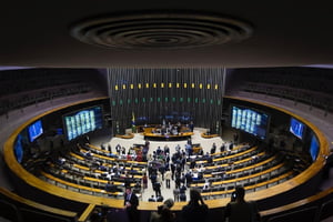 Imagem colorida do plenário da Câmara dos Deputados do Brasil (Congresso Nacional) - Metrópoles