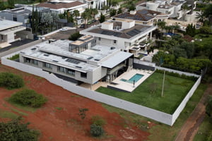 Ex-secretário que fez GDF alugar prédio de Paulo Octávio hoje mora em mansão de R$ 50 milhões do empresário