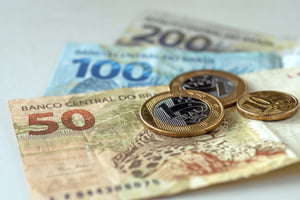 Imagem ilustrativa de dinheiro (real) - Metrópoles