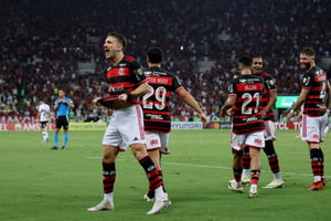 Imagem colorida de Léo Ortiz e time do Flamengo na Libertadores- Metrópoles