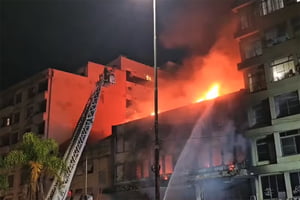 Incêndio em pousada mata 10 pessoas em Porto Alegre