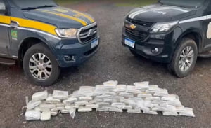 Polícia encontra 20 kg de skank escondidos em painel falso de carro