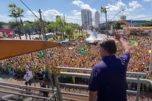 Foto colorida do ex-presidente Jair Bolsonaro (PL) em Ribeirão Preto (SP) - Metrópoles