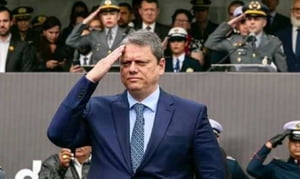 Governador Tarcísio em cerimônia de PMs da Rota