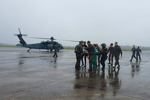 Militares da FAB completam o terceiro dia trabalho de resgate nas enchentes na região de Santa Maria-RS