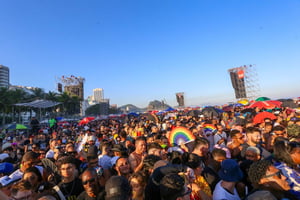 Multidão na praia de Copacabana para o show de Madonna