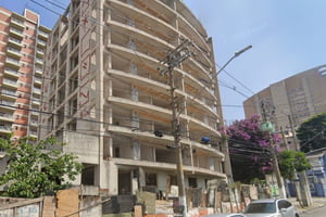 foto colorida de prédio ocupado na Rua Apiacás, em Perdizes - Metrópoles