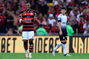 Imagem colorida de Lorran do Flamengo contra Corinthians - Metrópoles