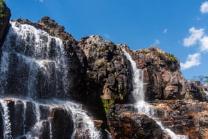 Imagem colorida da Cachoeira da Muralha no Parque Estadual Águas do Paraíso (Peap), em Alto Paraíso, onde jovem se afogou - Metrópoles