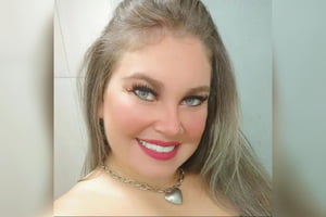 Imagem colorida de uma mulher branca com olhos claros e cabelos loiros - Metrópoles