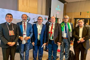 imagem colorida mostra deputado joão daniel em conferência palestina - Metrópoles