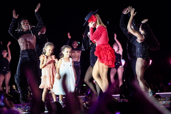 Ivete Sangalo se apresenta ao lado das filhas no Maracanã - Metrópoles