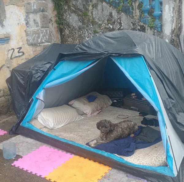 Casal em situação de rua que viralizou na web - Metrópoles