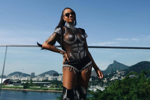 Foto colorida de Ludmilla no Fervo da Lud - Metrópoles