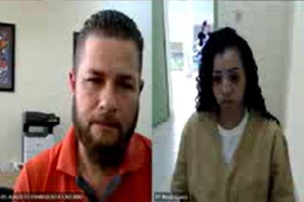 Imagem colorida do casal - Metrópoles