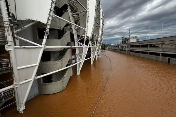 Imagem colorida do Beira-Rio inundado - Metrópoles