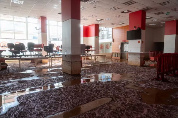 Imagem colorida do Beira-Rio inundado - Metrópoles