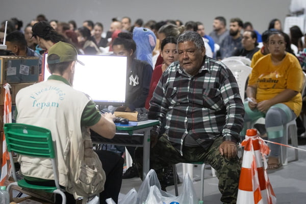 Imagem colorida de abrigo no RS - Metrópoles