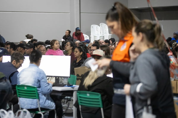 Imagem colorida de abrigo no RS - Metrópoles