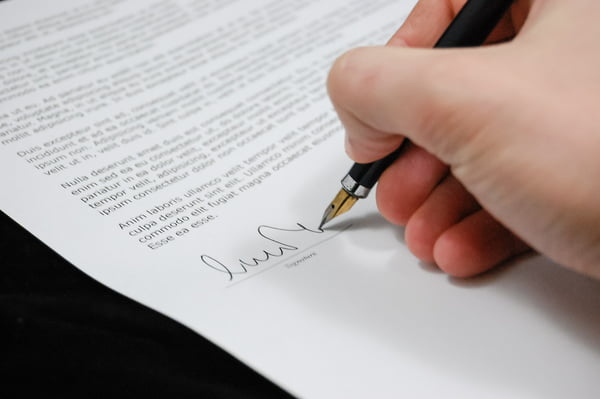 caneta assinatura documento