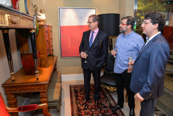 O embaixador do Brasil no Uruguai, Hadil Vianna (esq), o arquiteto e decorador Nardim Júnior e o empresário Jordano Zamboni