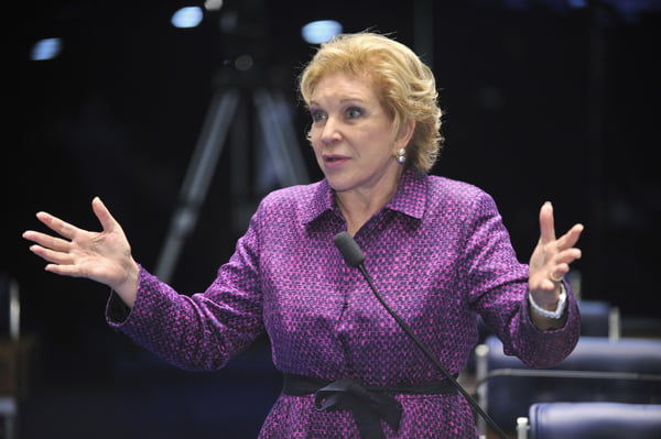 Imagem colorida da ex-senadora Marta Suplicy no plenário do Senado - Metrópoles
