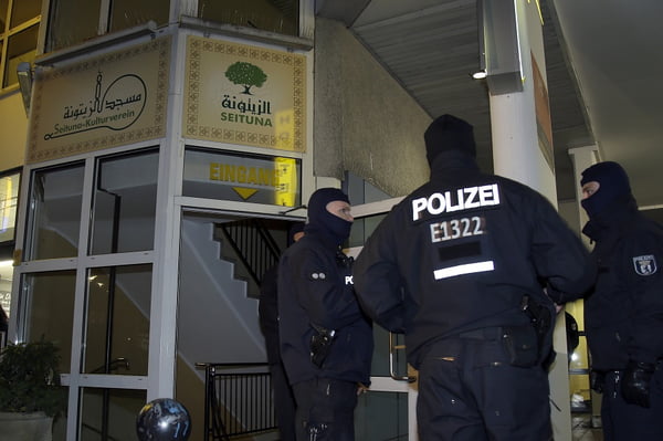Polícia da Alemanha prende dois homens em ação antiterrorismo em Berlim