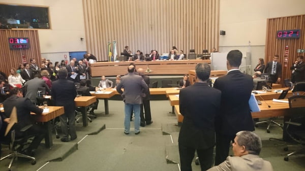 Sessão que vota reeleição para rpesidente da Cãmara Legislativa