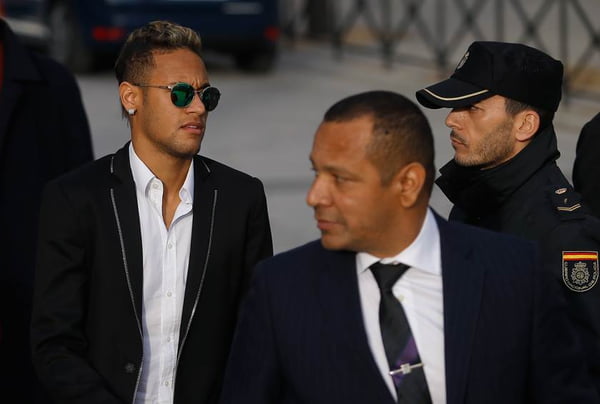 Neymar CHEGA EM TRIBUNAL DA ESPANHA