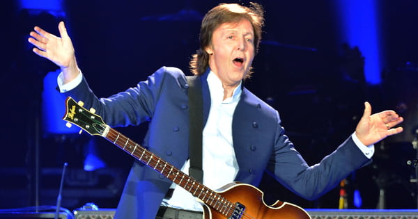 Paul McCartney paralax