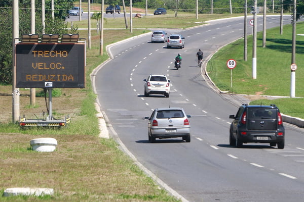 Reducao de velocidade na via L4 Norte – Brasília – DF 17/02/2016