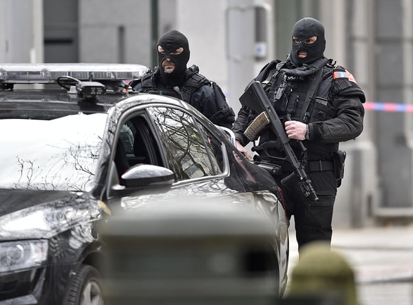 ATENTADOS em bruxelas polícia