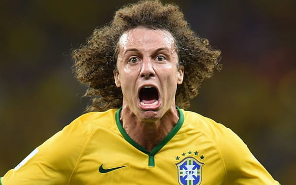 David Luiz comemora gol pelo Brasil