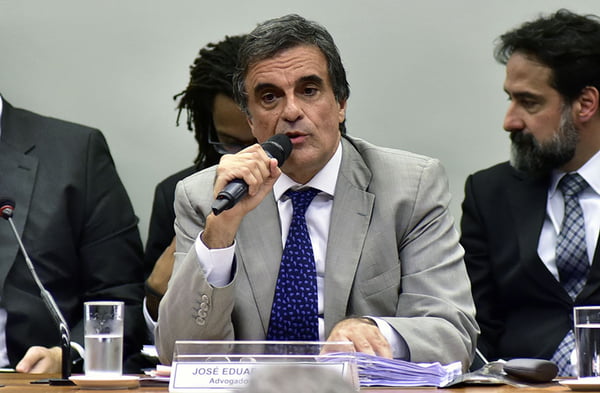 José Eduardo Cardozo na comissão do impeachment