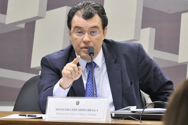 foto colorida do senador eduardo braga reforma tributária - Metrópoles