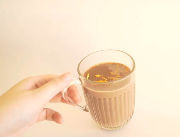 Vídeo: Aprenda uma receita fácil e saudável de chocolate quente