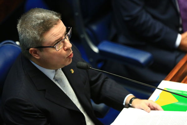 Bolsonaro liga para Antonio Anastasia, novo ministro do TCU