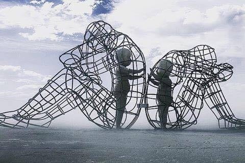 Escultura “Amor”, do artista ucraniano Alexander Milov.
