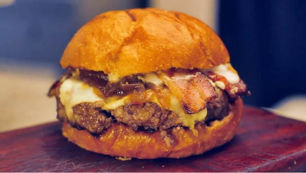 Conheça os segredos do delicioso hambúrguer servido no Parrilla Madrid