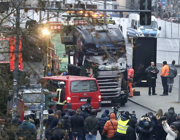 Número de mortos em ataque com caminhão em Berlim sobe para 12, diz polícia