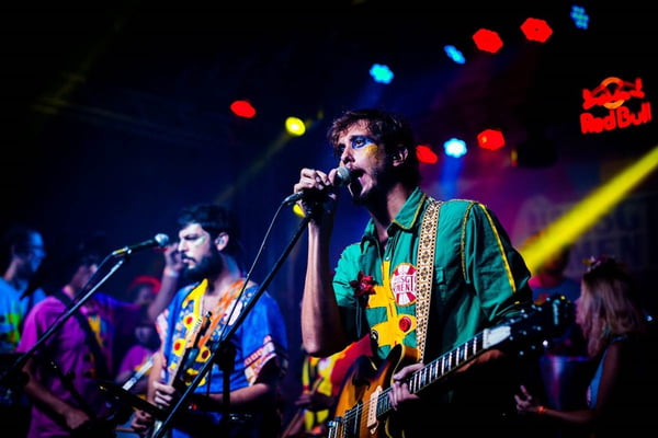 Bloco do Sargento Pimenta anima festa Gandaya com Beatles e marchinhas