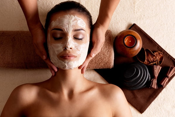 máscara facial massagem spa