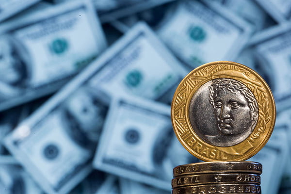 Real só perde para o peso argentino na desvalorização frente ao dólar