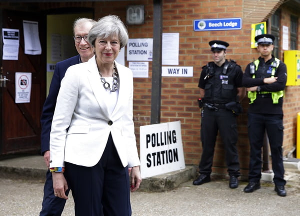 Theresa May eleições gerais Reino Unido