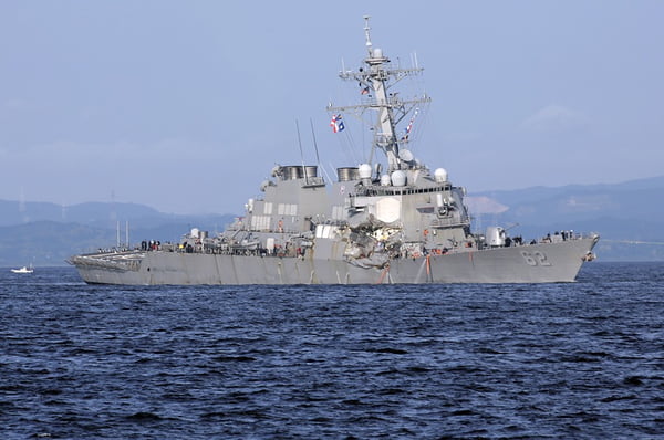 Autoridades japonesas continuam buscas por marinheiros americanos desaparecidos