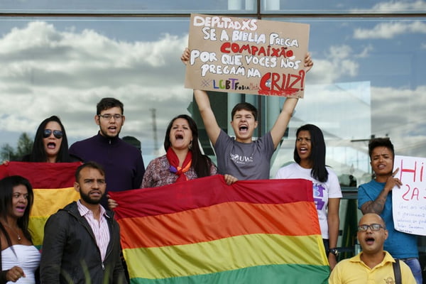 comunidade LGBTTI protesta contra derrubada regulamentação lei anti-homofobia CLDF