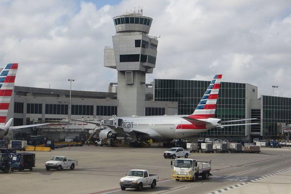 Aeroportos da Flórida (EUA) reabrem parcialmente após passagem do Irma