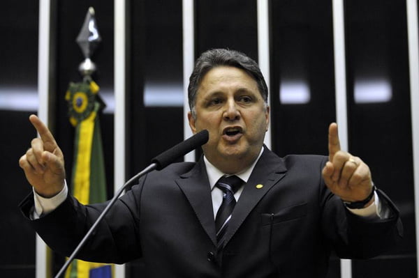 MP do Rio pede transferência de Garotinho da cadeia em Benfica